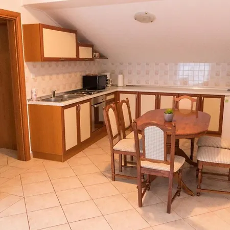 In With Balcony, Air Conditioning, Wifi Apartment