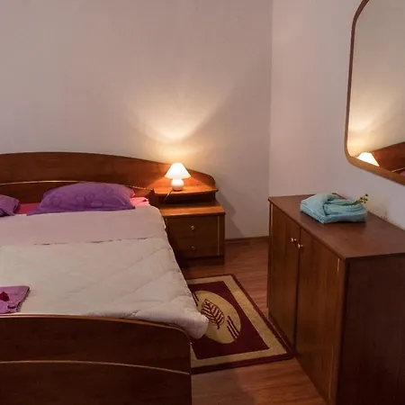 In With Balcony, Air Conditioning, Wifi Mundanije