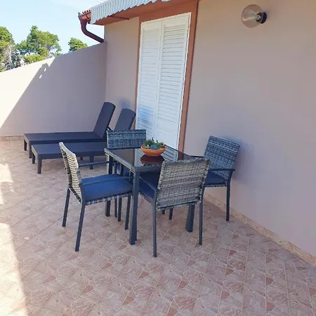 In With Balcony, Air Conditioning, Wifi Apartment *