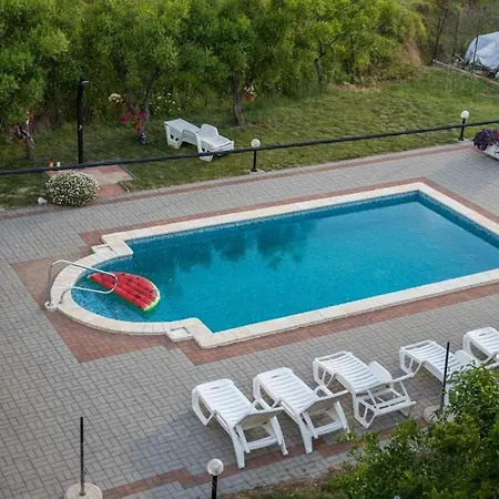 In With Balcony, Air Conditioning, Wifi Apartment *